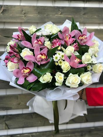 Букет цветов из: Розы и Хризантемы в Головинка Сочи