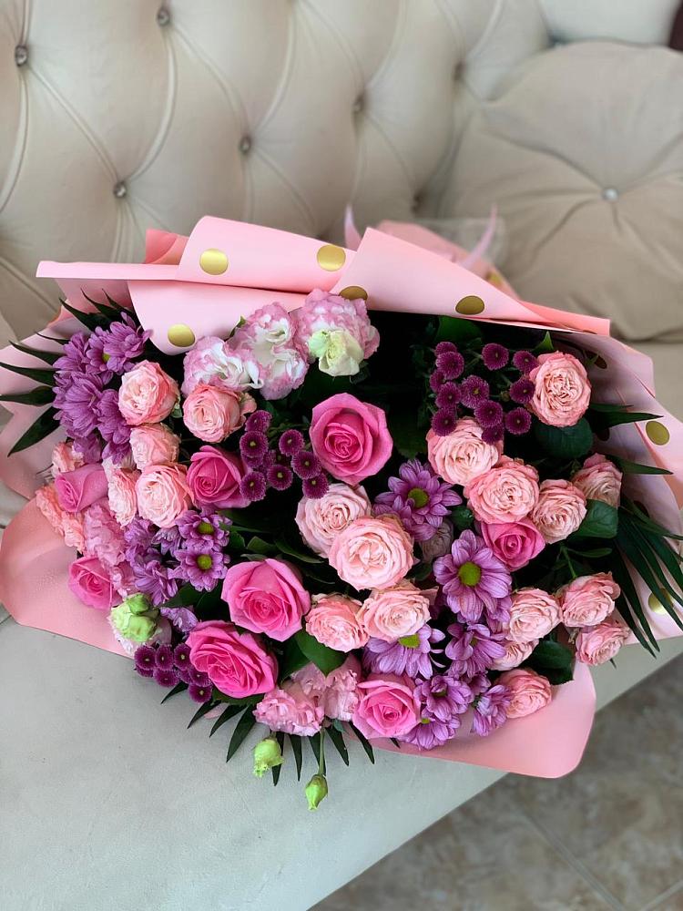 Букет цветов из: Хризантемы, Розы и Лизиантусы в Головинка Сочи