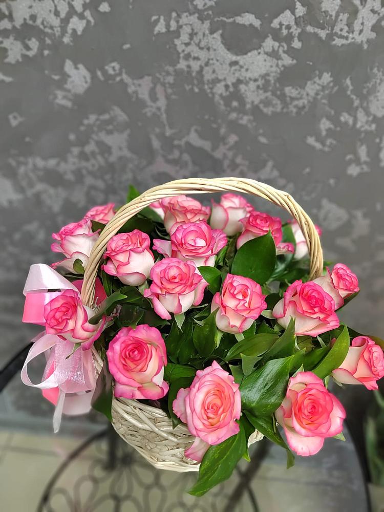 Цветочная композиция из Розы в корзине в Головинка Сочи