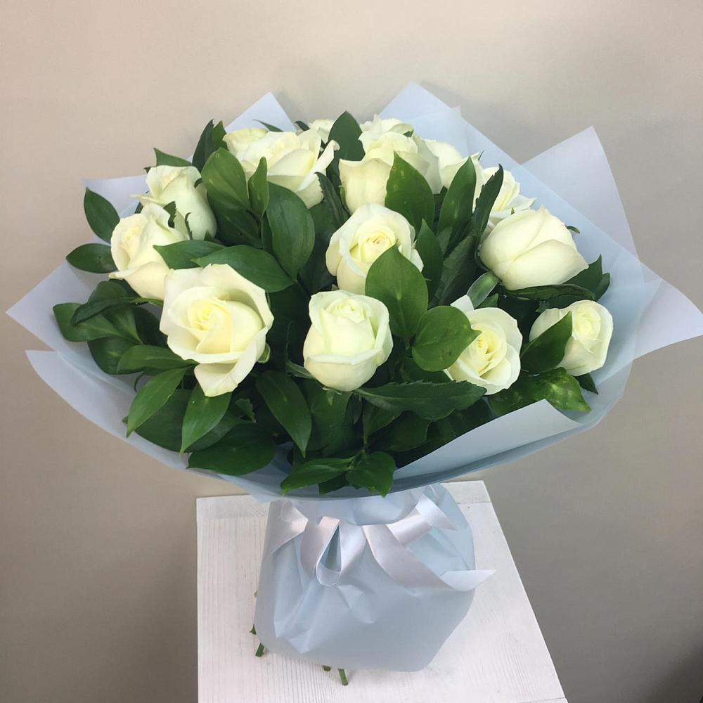 Букет 15 Белых роз Проуд в Головинка Сочи