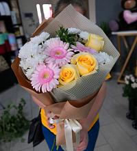 Букет цветов из:  Герберы, Розы и Хризантемы в Головинка Сочи