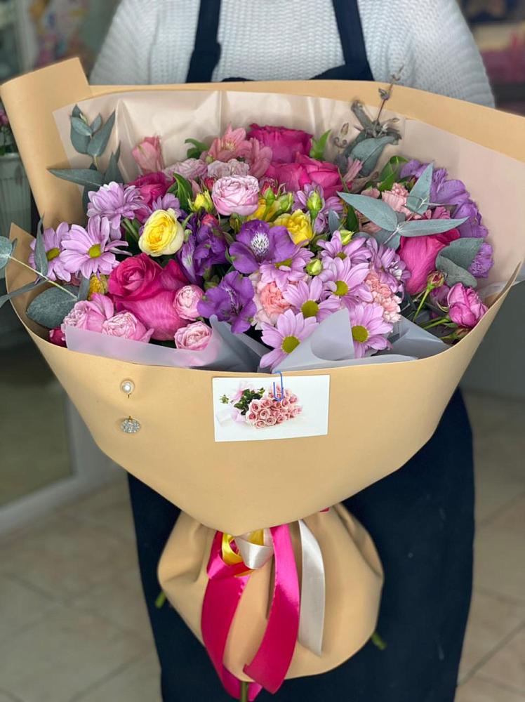 Букет цветов из: Хризантемы, Гвоздики и Альстромерии в Головинка Сочи