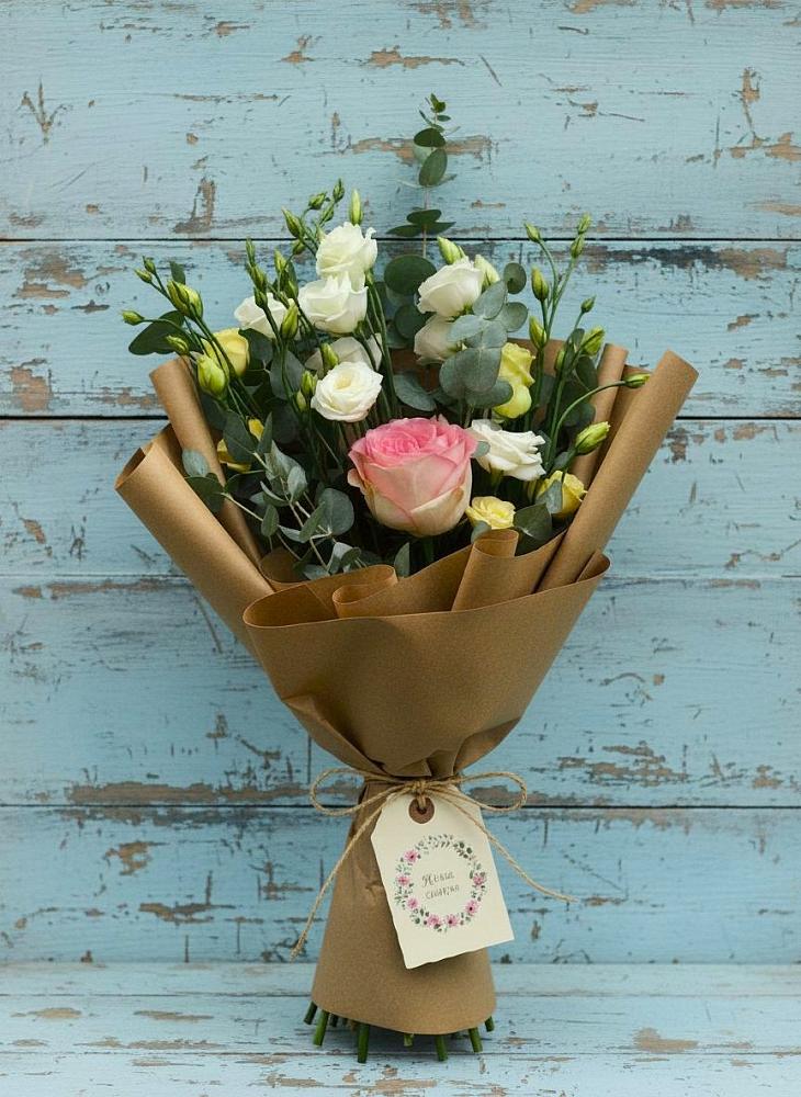 Букет цветов из: Розы и Лизиантусы в Головинка Сочи