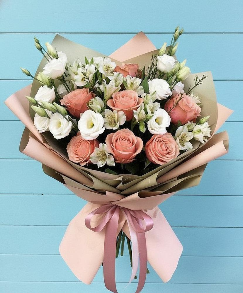 Букет цветов из: Розы, Альстромерии и Лизиантусы в Головинка Сочи