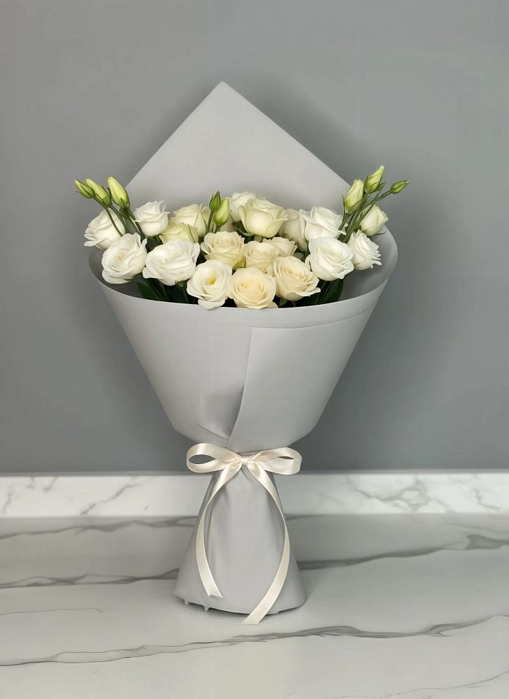 Букет цветов из: Розы и Лизиантусы в Головинка Сочи