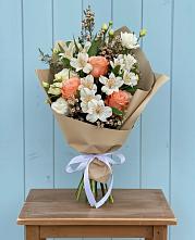 Букет цветов из:  Альстромерии, Лизиантусы, Розы и Хризантемы в Головинка Сочи