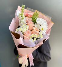 Букет цветов из:  Хризантемы и Розы в Головинка Сочи