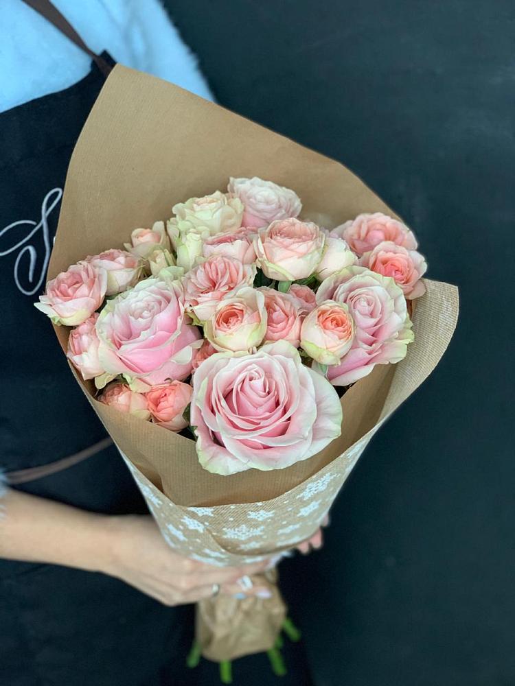 Букет цветов из: Хризантемы и Розы в Головинка Сочи