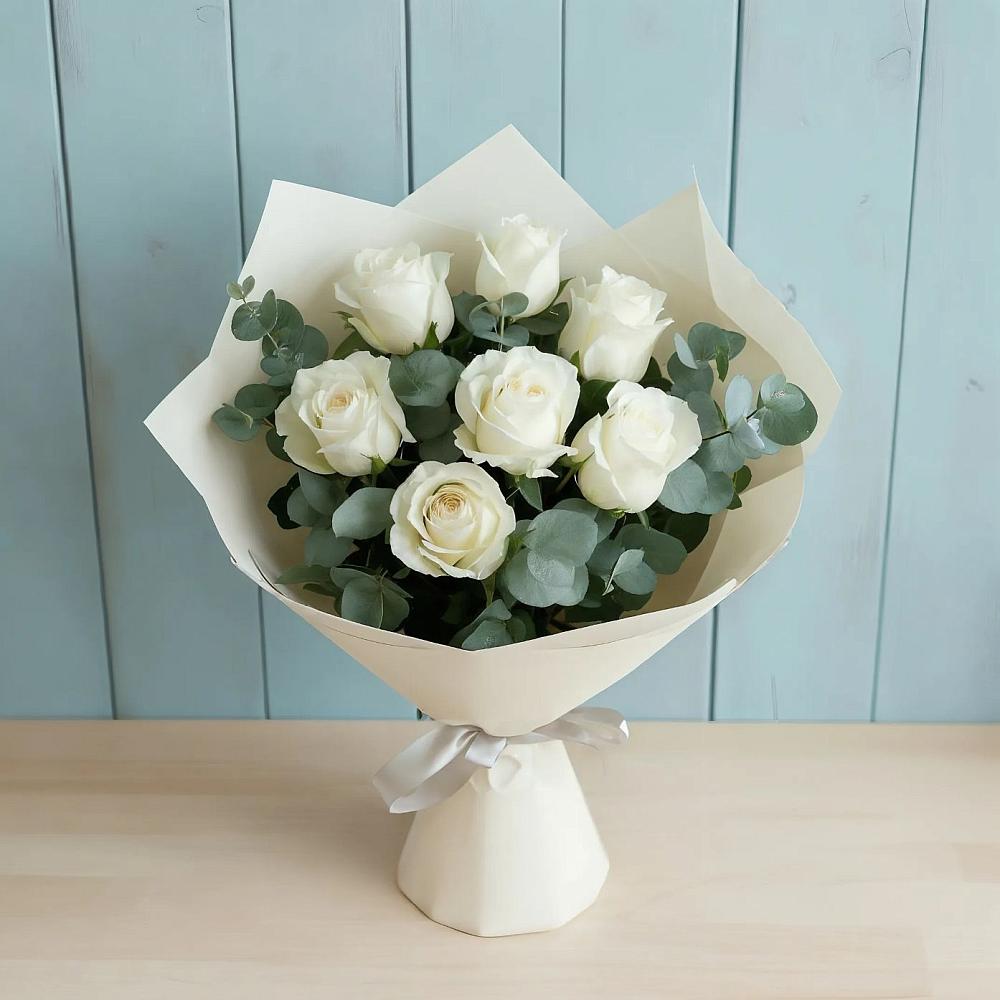Букет Белые розы в Эвкалипте в Головинка Сочи