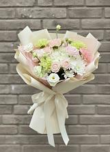 Букет цветов из:  Гвоздики, Розы, Лизиантусы и Хризантемы в Головинка Сочи
