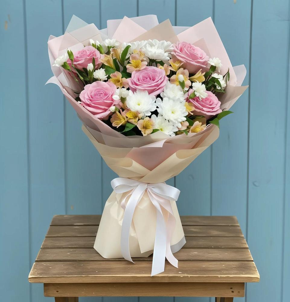 Букет цветов из: Гвоздики, Орхидеи и Розы в Головинка Сочи