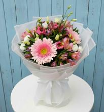 Букет цветов из:  Герберы, Альстромерии и Лизиантусы в Головинка Сочи