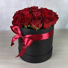 Цветочная композиция из Розы в шляпной коробке в Головинка Сочи
