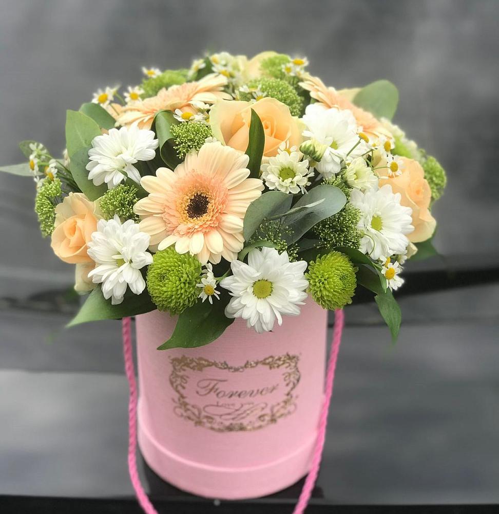 Цветочная композиция из Розы, Герберы и Хризантемы в шляпной коробке в Головинка Сочи