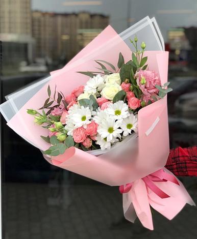 Букет цветов из: Розы, Лизиантусы и Хризантемы в Головинка Сочи