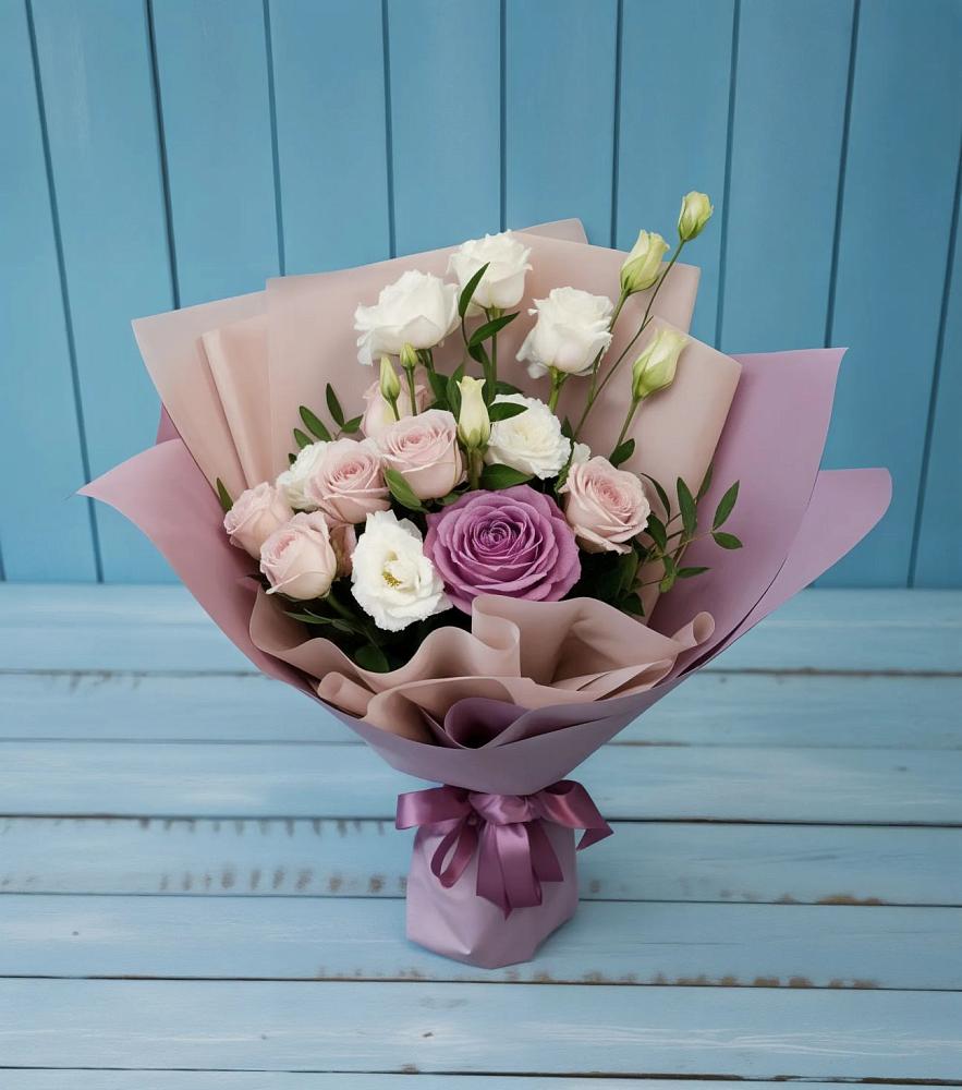 Букет цветов из: Розы и Лизиантусы в Головинка Сочи